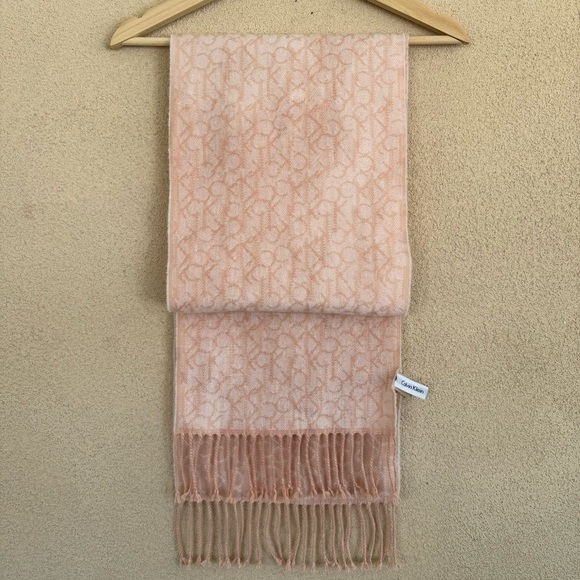 Calvin Klein Reversible Monogram Logo Blush/White Scarf - Picture 3 of 7